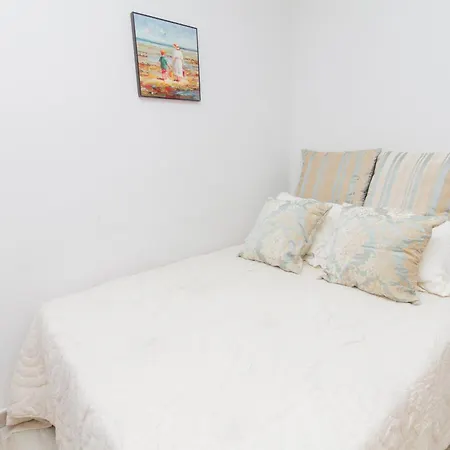 C70 - Classy 4 Bedrooms * Малага