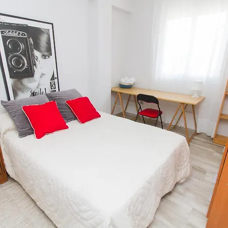 Апартаменты C70 - Classy 4 Bedrooms Малага