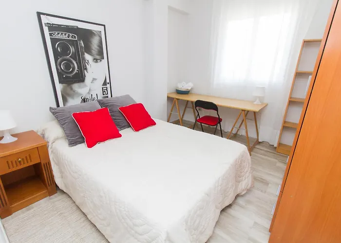 Апартаменты C70 - Classy 4 Bedrooms Малага