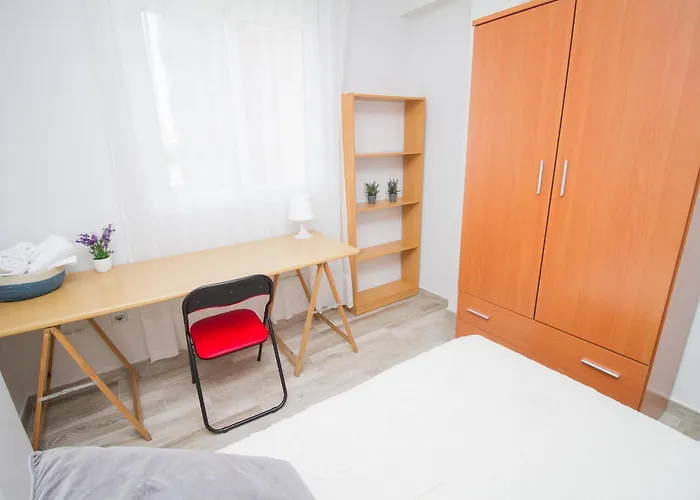 C70 - Classy 4 Bedrooms Малага