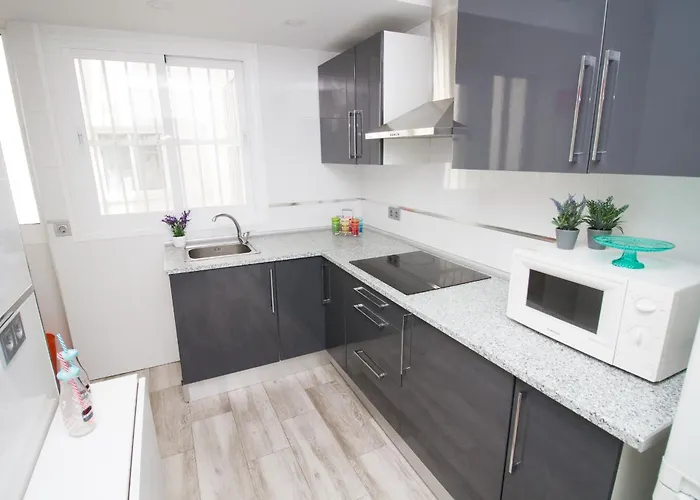 C70 - Classy 4 Bedrooms Апартаменты