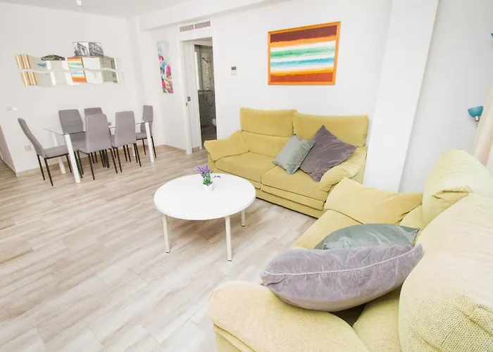 Апартаменты C70 - Classy 4 Bedrooms Малага